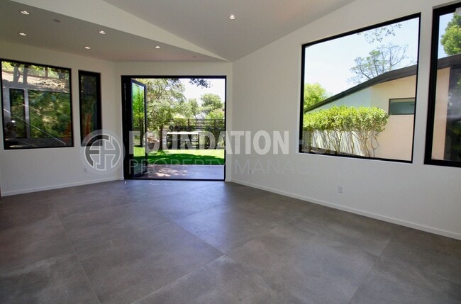Building Photo - Luxury ADU near Cascade Falls - New Constr...