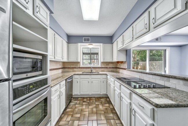 Building Photo - 4137 Ruskin St