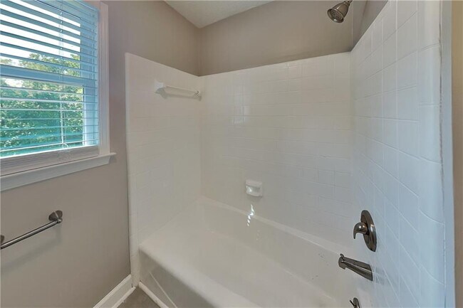 Building Photo - 2742 Bentwood Dr