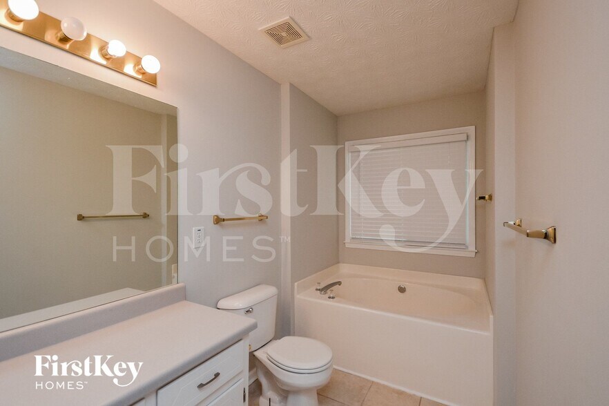 Building Photo - 160 Creekstone Ct