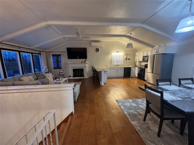 Building Photo - 8 Lawson Ct