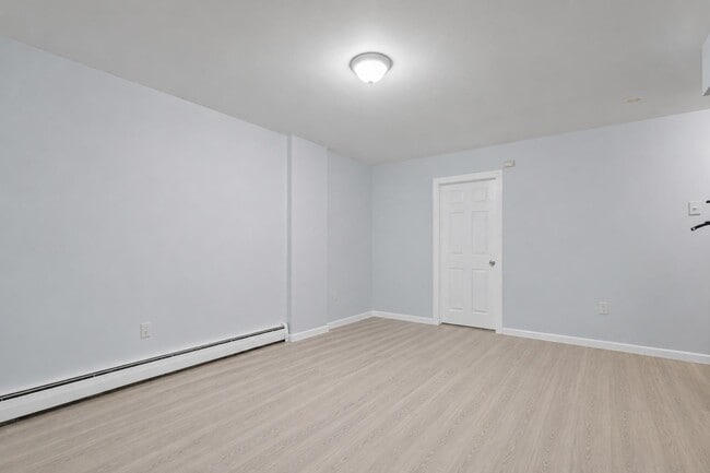 Building Photo - 406 7th St