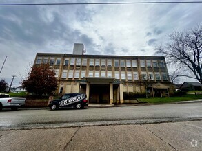 Building Photo - 300 Union St