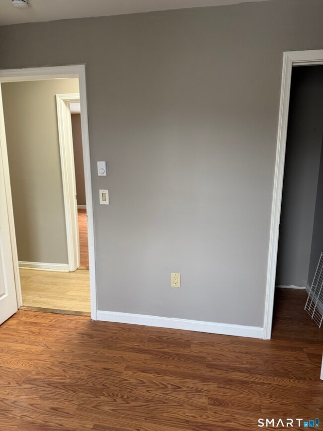 Building Photo - 138 Maple St