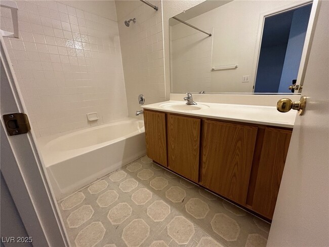 Building Photo - 5325 Clover Blossom Ct