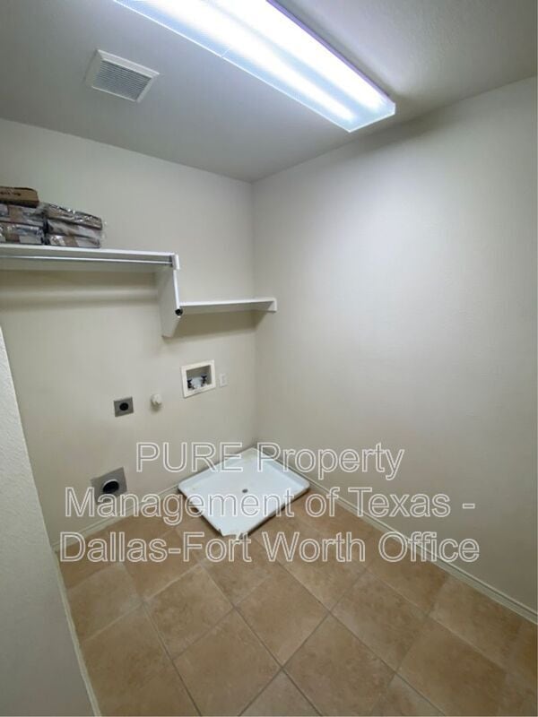 Building Photo - 2734 Hyde Park Dr