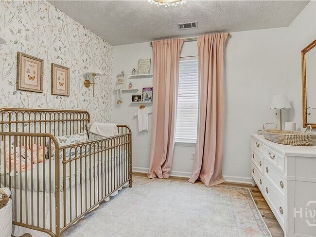 Building Photo - Beautiful 3BR/3BA Home with Private Pool in Commerce