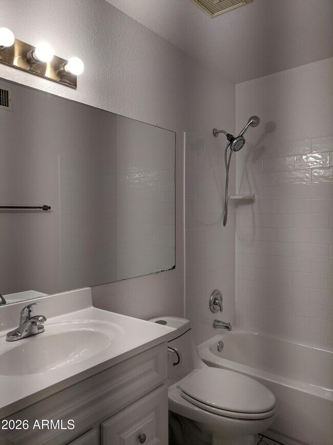 Building Photo - 1321 N Jamaica Way