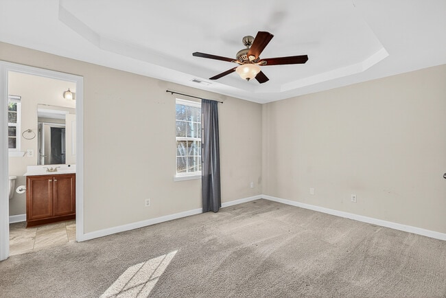 Building Photo - 130 Woodbury Farm Dr