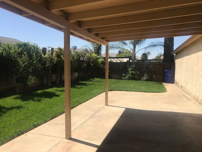 Building Photo - Grand Terrace Family Home