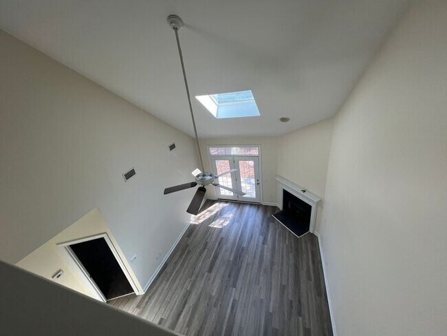 Building Photo - 4BRd Carleton Place, Upscale Brick town home, 1 car garage!  Central Wilmington!