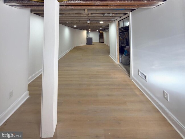 Building Photo - 5237 Greenway Ave