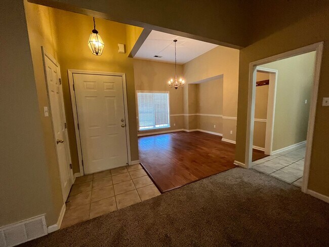 Building Photo - 9150 Hervay Cove