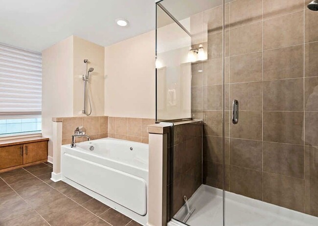 Building Photo - 505 N McClurg Ct