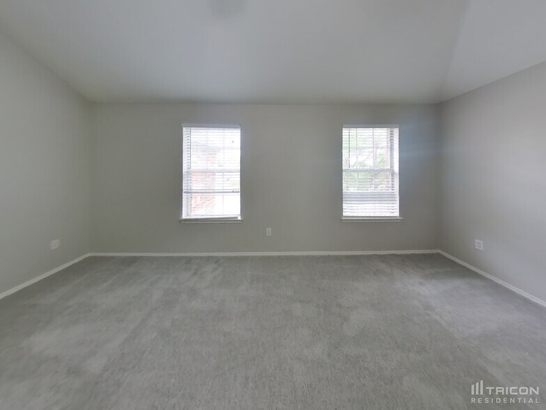 Building Photo - 1701 Pecan View Dr