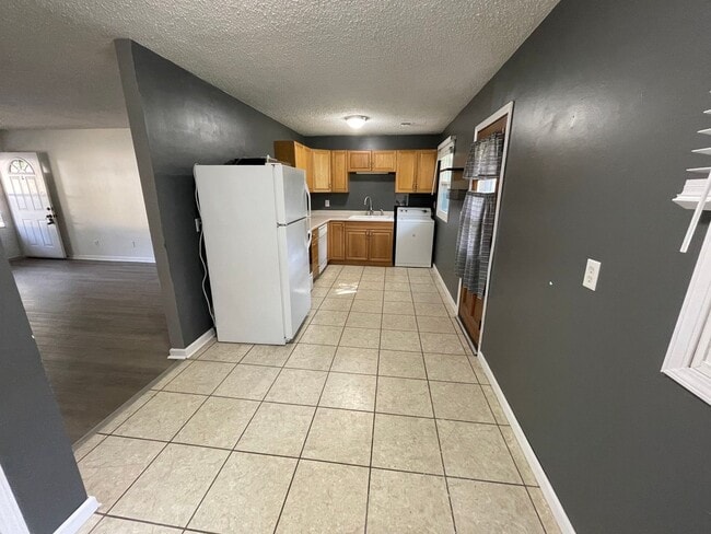 Building Photo - Single Family Home Close to KSU!