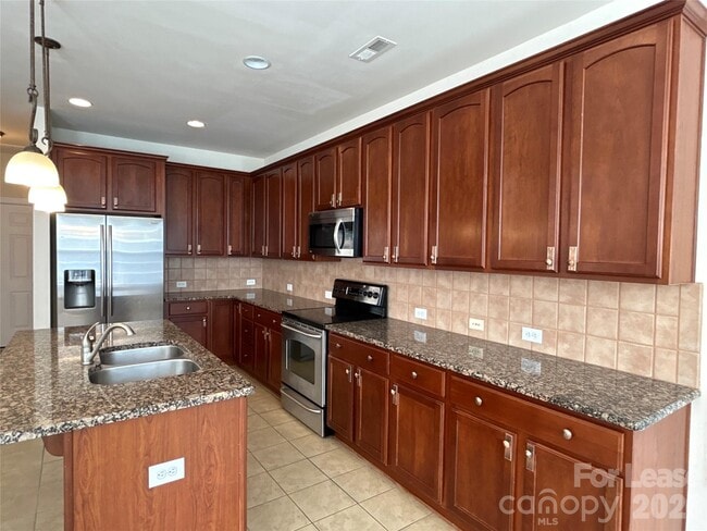 Building Photo - 16110 Cloverleaf Ct