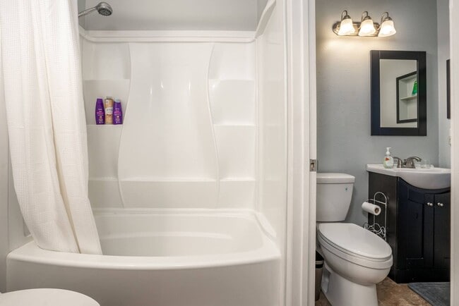 Building Photo - FULLY FURNISHED, 2/1.5 2nd floor condo in Keonekai Villages.