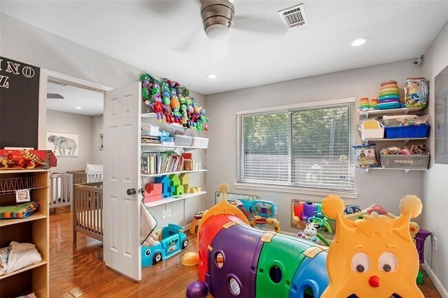 Building Photo - 5302 Treaschwig Rd