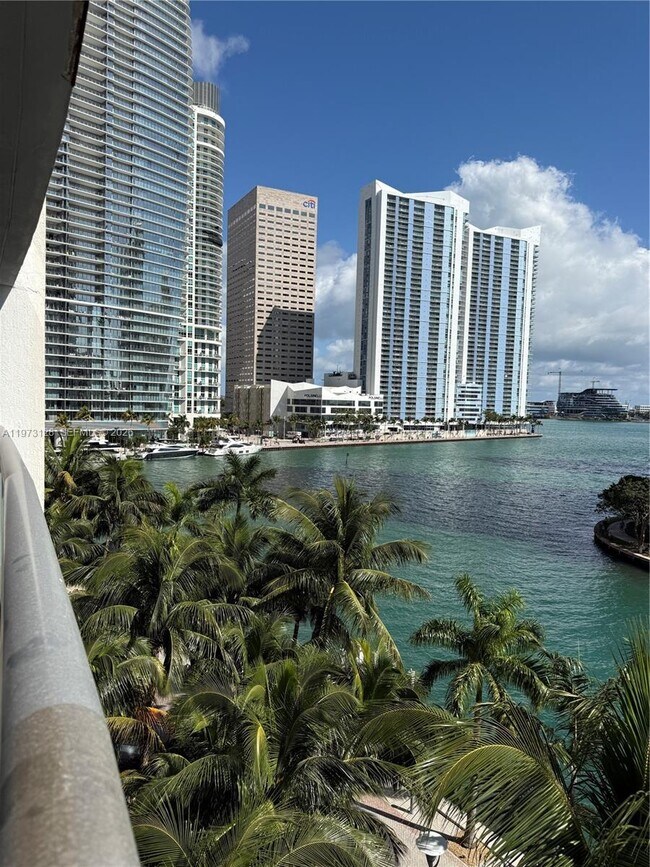 Building Photo - 465 Brickell Ave