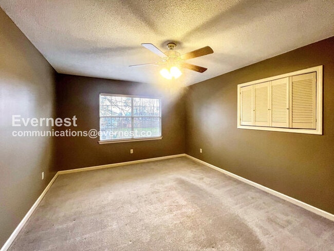 Building Photo - 42 Summit Ridge Dr