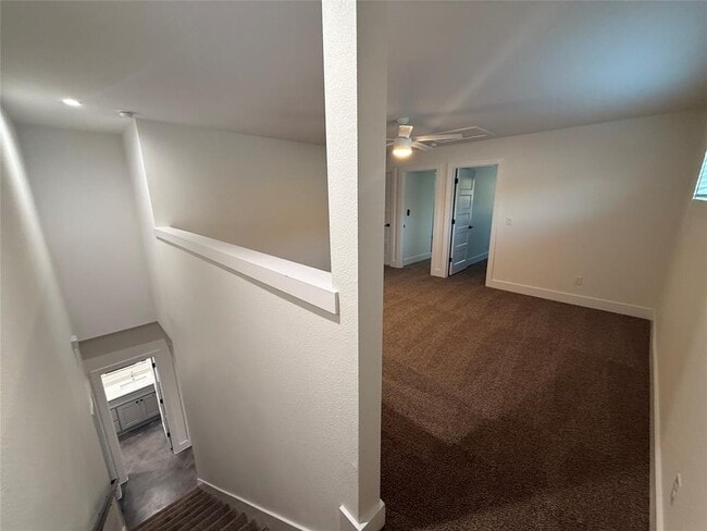 Building Photo - 309 E Pecan St