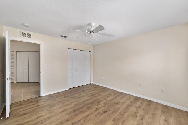 Building Photo - 5436 Admiral Way