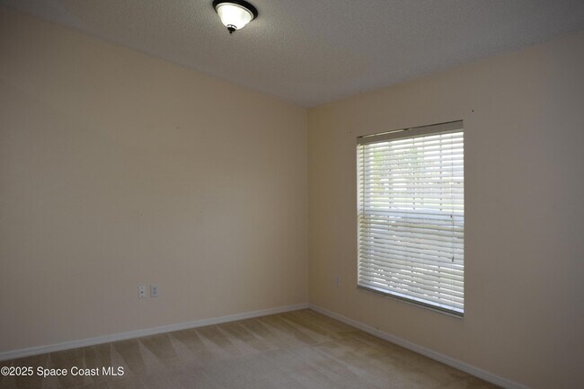 Building Photo - 142 Brescia St NE