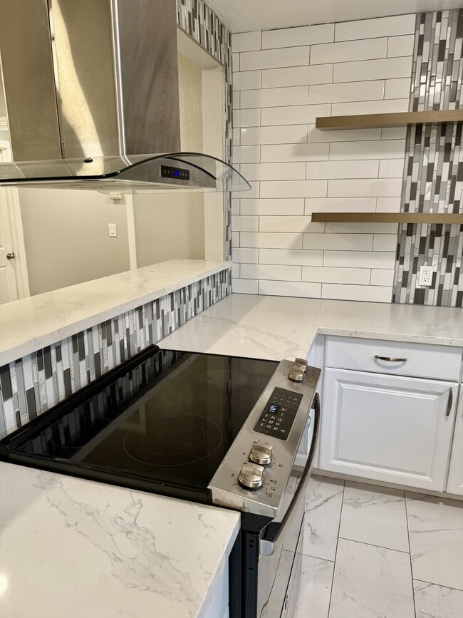 Building Photo - 986 S Hope Ave