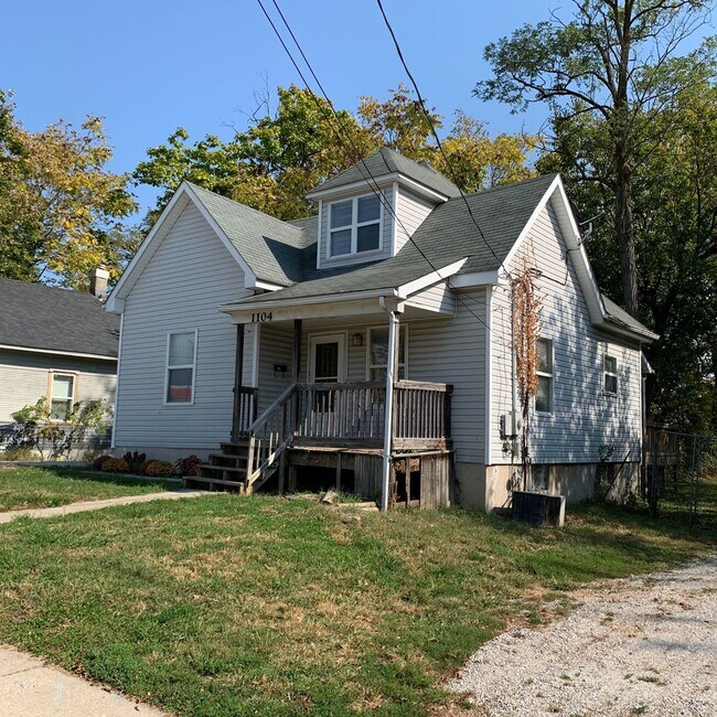 Building Photo - 1104 Coats St