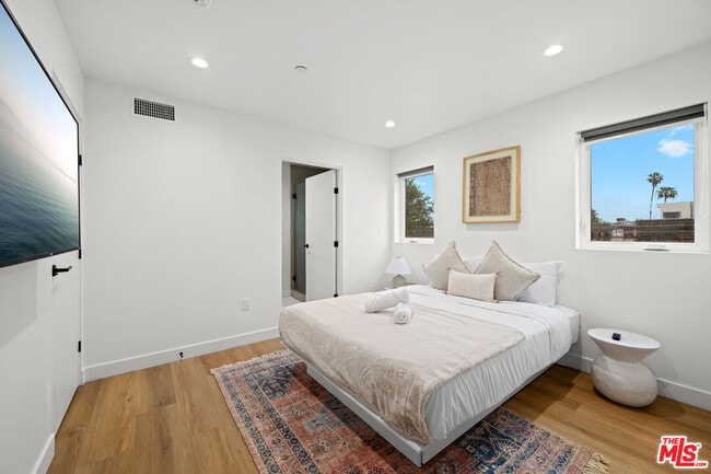 Building Photo - 839 N McCadden Pl