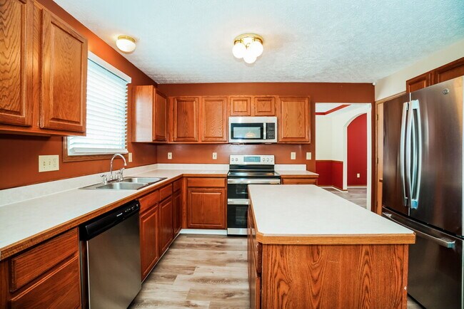 Building Photo - 9400 Magnolia Way