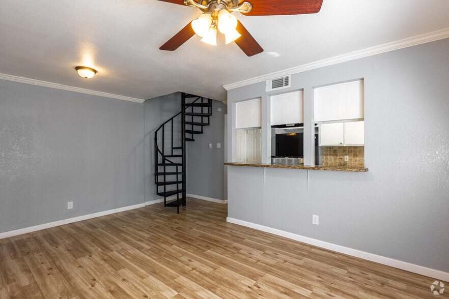 2BR, 1.5BA - 950SF - Living Room - Treehouse Apartments