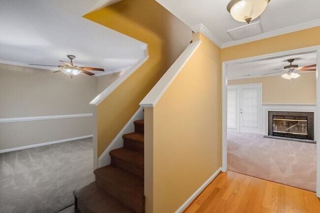 Building Photo - Charming 3BR House with Big bonus room ove...