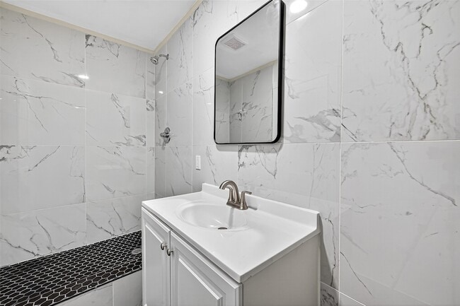 Building Photo - 23130 Bayleaf Dr