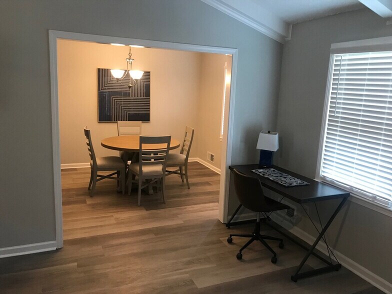 Building Photo - 305 Red Bird Way