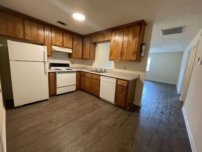 Building Photo - PRE LEASING AUGUST 7 2026!