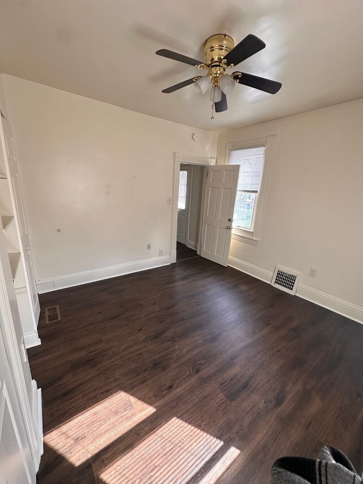 Building Photo - 611 Park St