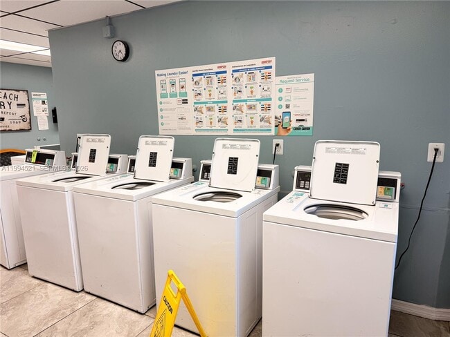 Building Photo - 200 S Birch Rd