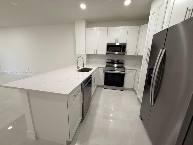 Building Photo - 8132 SW 17th Ct