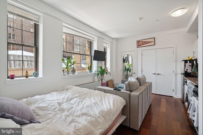 Building Photo - 219 S 18th St