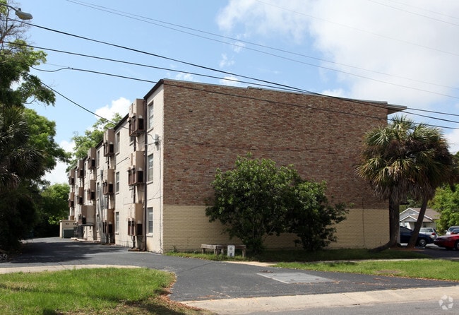 Loyd House Apartments - Villas East Hill (PNS90)