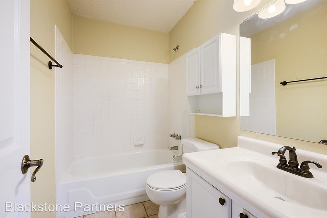 Building Photo - 2 br, 2.5 bath House - 80 Brent Ct