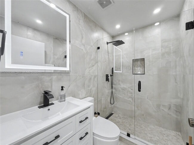 Building Photo - 6714 N Waterway Dr