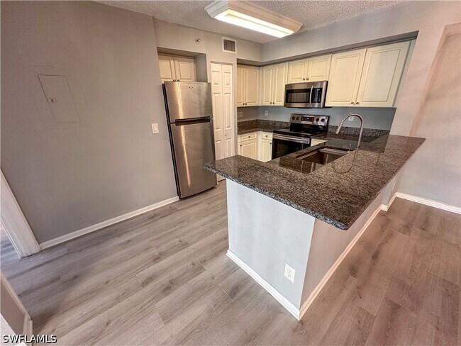 Building Photo - 1250 Wildwood Lakes Blvd