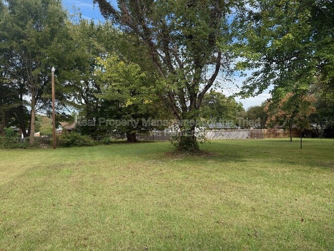 Building Photo - 1415 Comstock Ln