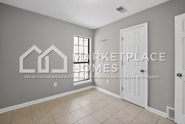 Building Photo - 5826 Laurie Dr