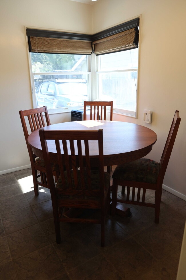 Building Photo - 185 S Myrtle Ave