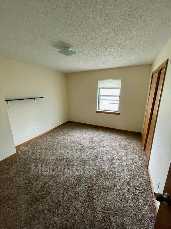 Building Photo - 909 Fir St