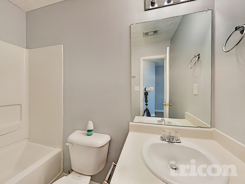 Building Photo - 3703 Harvest Dr